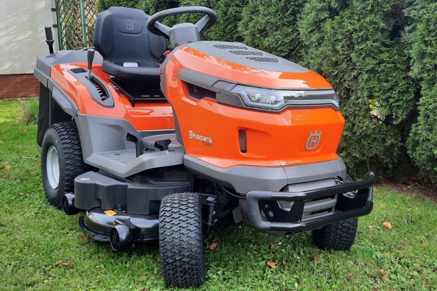 Traktor Husqvarna TC 220 T